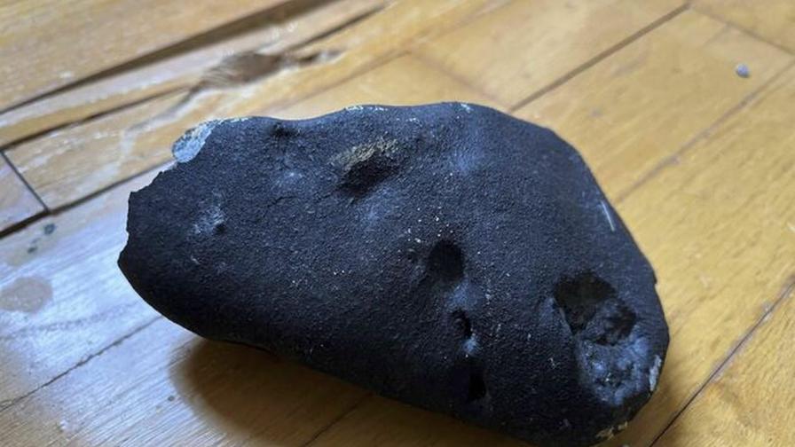 Метеоритът е пробил покрива на къща в САЩ