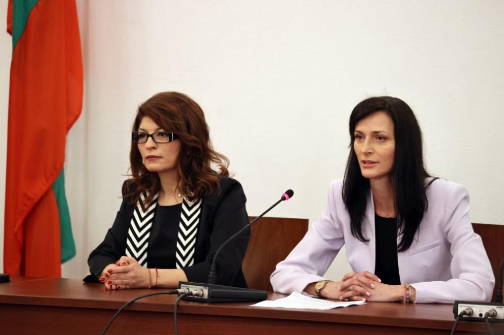 Отпадна срещата между Мария Габриел, ГЕРБ-СДС и ПП-ДБ. Причината е,