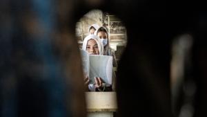 Министърът на образованието на талибаните Хабибула Ага заяви че условията