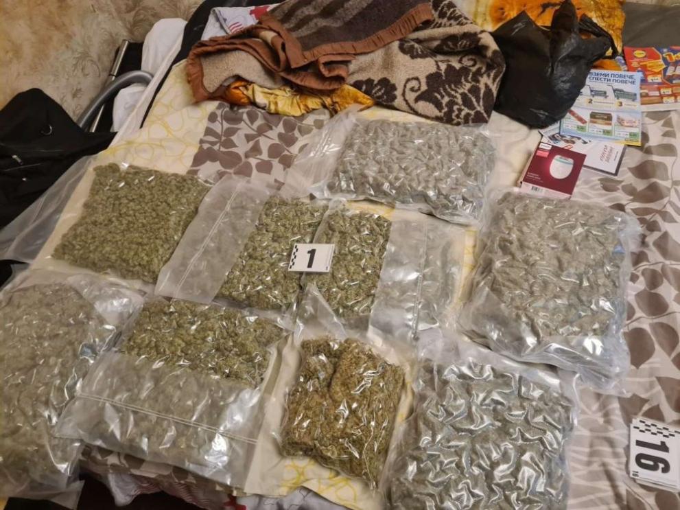 Конфискуваха голямо количество наркотици в София, съобщават от полицията.  Действията