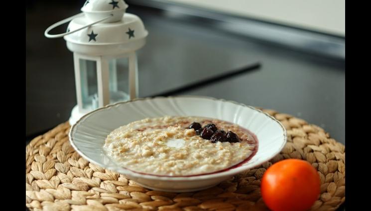 овесена каша - ЗЛАТНО ВРЕМЕ: В кухнята на „Приключенията на Шерлок Холмс и доктор Уотсън“: Овесена каша за лека закуска (РЕЦЕПТА)