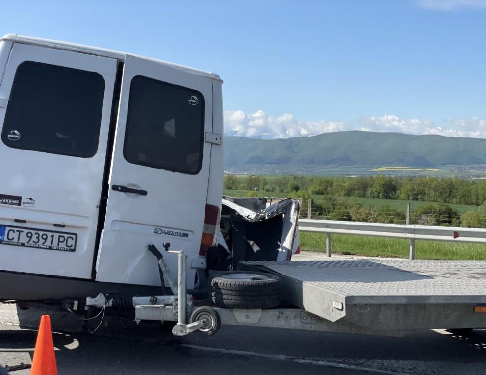Катастрофа е станала на АМ Тракия“ в посока Пловдив. Движението