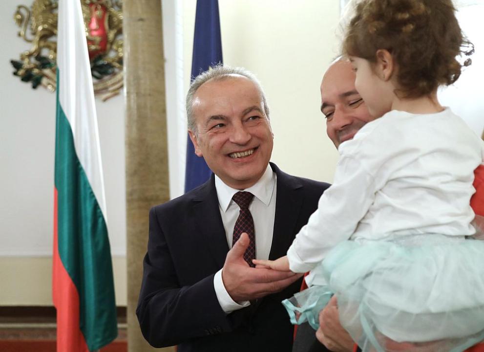 Над 1500 граждани само за 6 часа посетиха сградата на