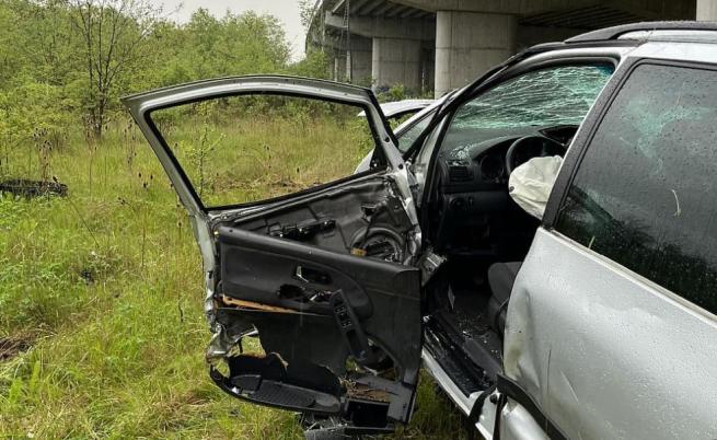 Верижна катастрофа на пътя Плевен – Ловеч, автомобил се е запалил след удар в мантинела