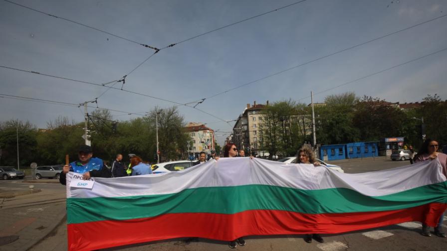 Работещи в БНР протестираха за по-високи заплати (СНИМКИ)