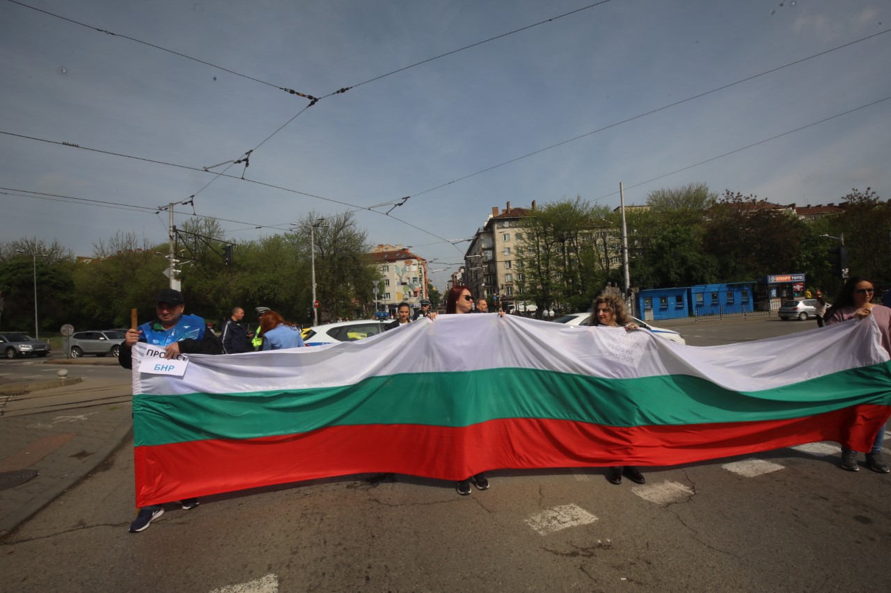 Работещи в БНР протестираха за по-високи заплати (СНИМКИ)