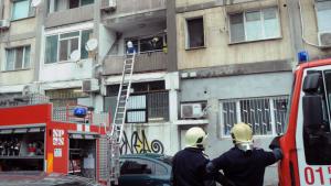 Късо съединение предизвика пожар в апартамент в Бургас Съседи от