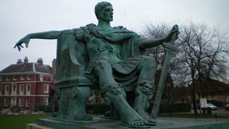  Статуята на Константин Велики в Йорк.