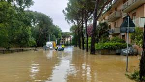 Италия ще обяви извънредно положение заради опустошителните наводнения при които
