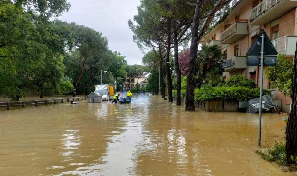 Италия ще обяви извънредно положение заради опустошителните наводнения, при които