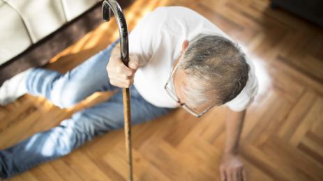 паднал мъж травма