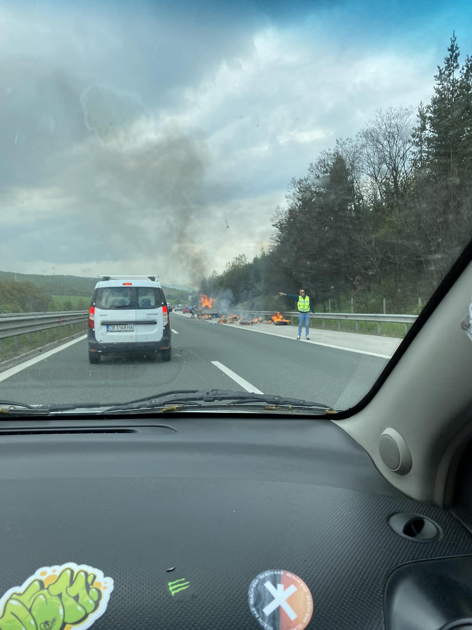 горящ камион