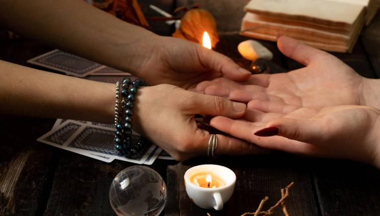 маг зодиак - БУМЕРАНГЪТ НА ПРОКЛЯТИЕТО: Избягвайте погледа на циганката, която ви кълне!