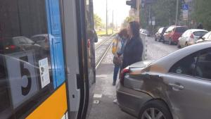 Катастрофа между трамвай № 5  и автомобил в столицата Това научаваме