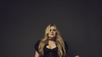 Kelly Clarkson представи сингъл за химията между двама души