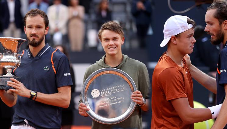 Руне Медведев Рим финал - Хубава надница! Медведев гушна над 1,1 млн. евро от победата си над Руне в Рим