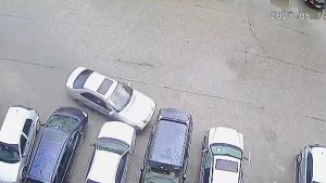 Млад шофьор помете паркирани автомобили в Ямбол научи Катастрофата пред