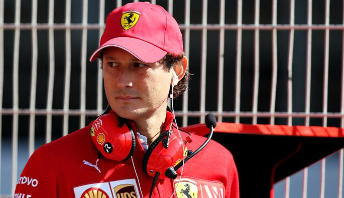  Джон Елкан по време на предсезонните тестове на Ferrari на пистата "Каталуня", 2019 г.