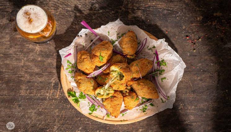 рецепти - Гответе с matekitchen.com: Перфектното бирено мезе: Лесни и бързи кашкавалени крокети с малко магданоз за цвят (ВИДЕО)