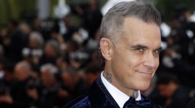 Robbie Williams посвети песен на злобните коментари в социалните мрежи