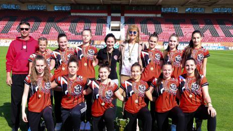 Локомотив София жени момичета