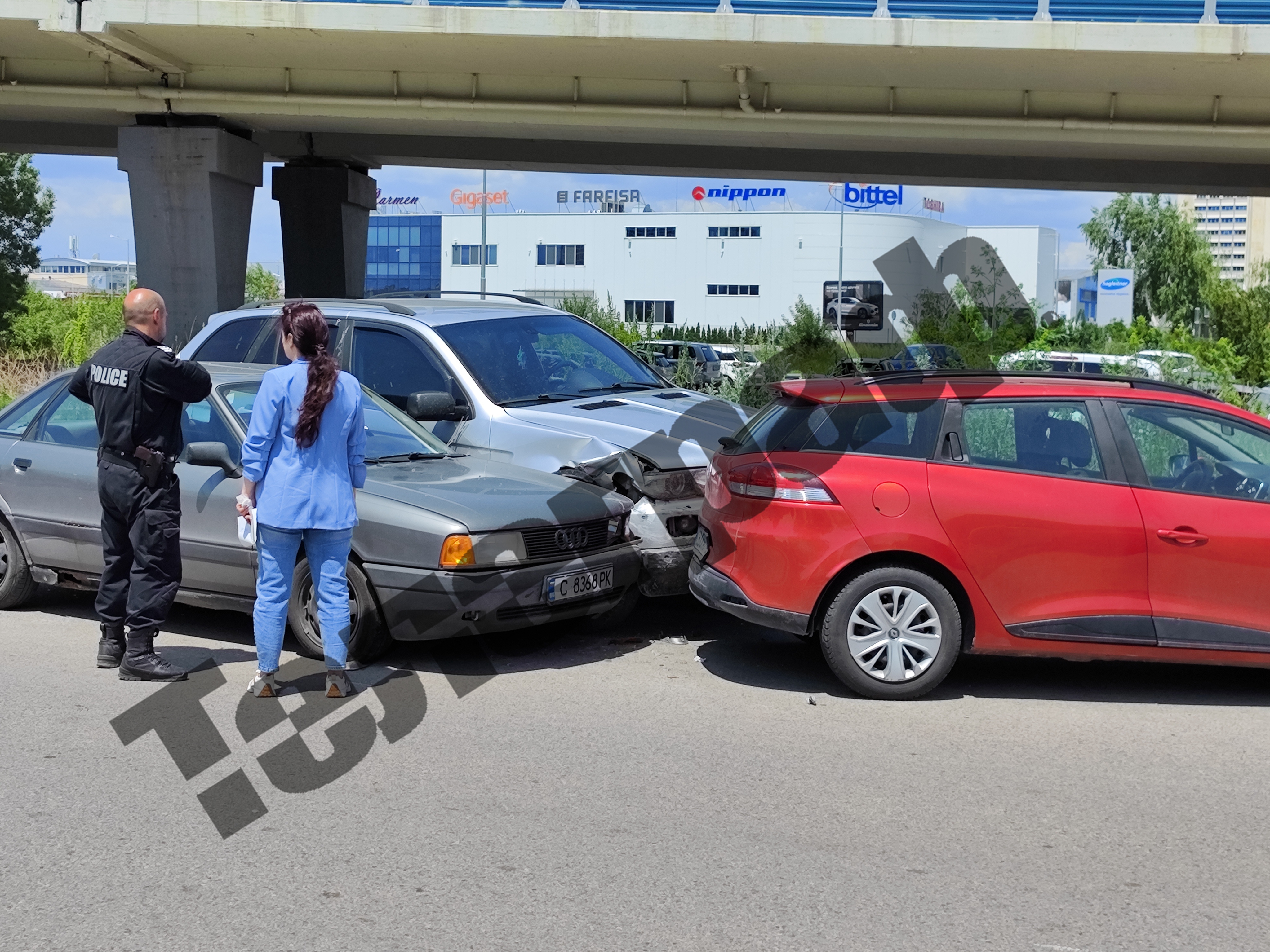 мигранти летище София