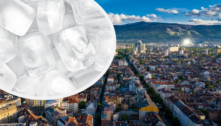 софия сгради лед - ОПАСНА ИГРА: Деца бомбардират минувачи с ледени кубове в София (СНИМКА)