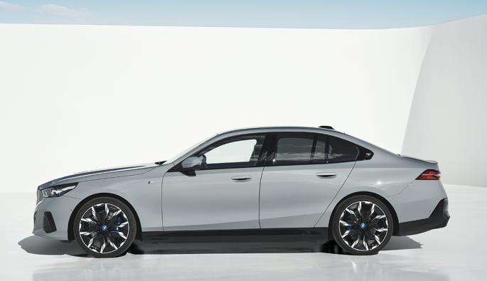  BMW Серия 5 2023