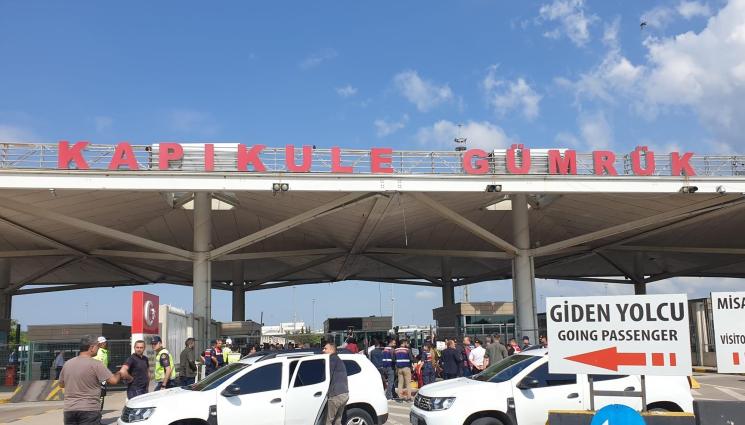 мигранти граница - СТРАШЕН ЕКШЪН: Армия от мигранти щурмува границата, пробва да нахлуе у нас (ВИДЕО)