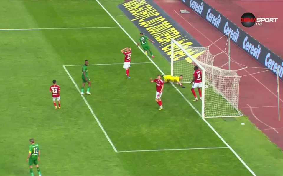 Две минути преди края на редовното време пък орлите удвоиха