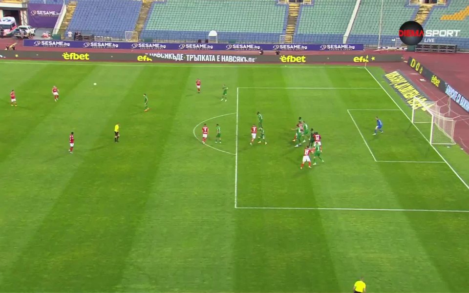 Червените продължиха да атакуват разградската врата и стигнаха до втори