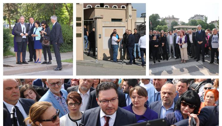 Бойко Борисов разпит - СЪБРА АГИТКА: Бойко Борисов посрещнат от гербери на разпита (ГАЛЕРИЯ)