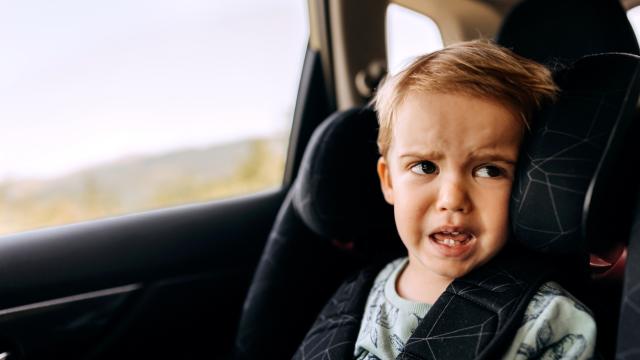 Детето мрази столчето за кола? Ето какво да направите
