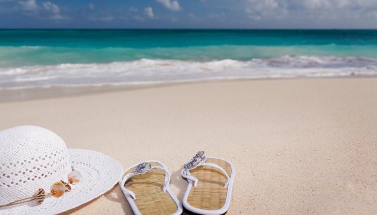 обувки - В КРАК С МОДАТА: Камъни красят чехлите