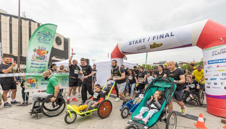 Благотворително бягане в София - В името на каузата: Рекордните 2300 участници стартираха в „Run2gether България 2023“