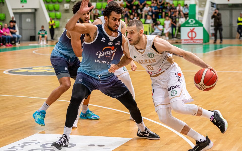 Шампионът Балкан се наложи над Черноморец с 87:74 (16:20, 28:19,