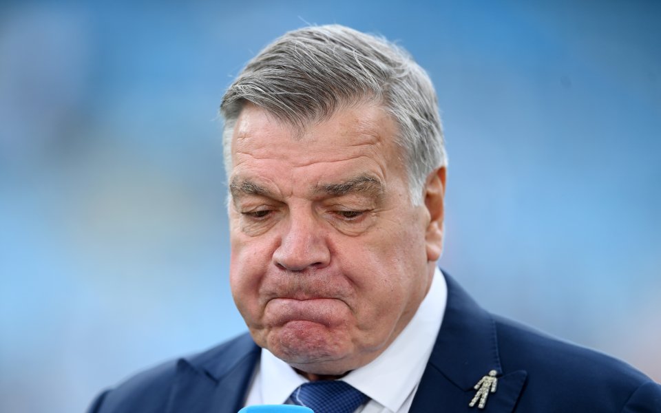 Големия Сам В Лийдс има много работа за вършене Футбол свят Англия