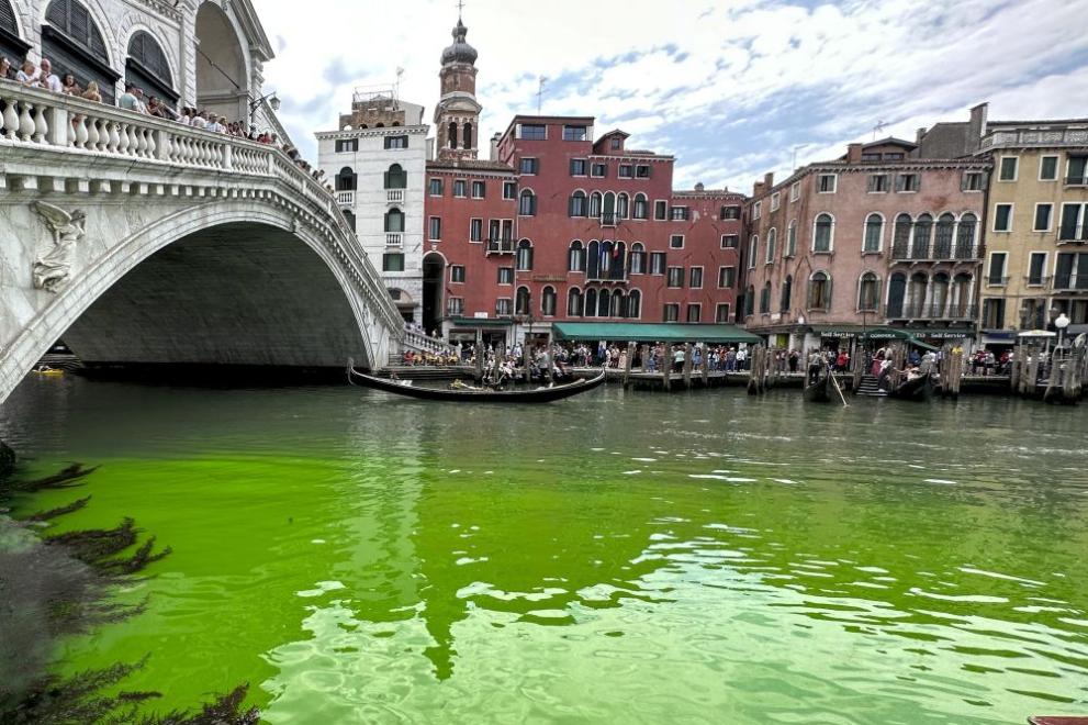 Полицията в италианския град Венеция разследва как се е появило