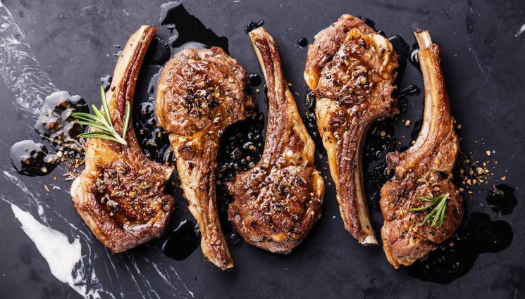 рецепти - Крехко пиле с топено сирене и гъби или апетитни мариновани агнешки ребра, които се топят в устата