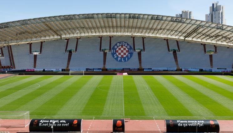 Хайдук Сплит - Фенове на Хайдук си взеха интересен сувенир от клубния стадион (ВИДЕО)