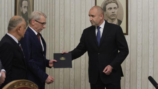 Академик Николай Денков получи папката от президента