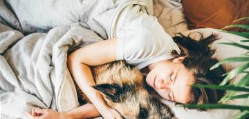 10 причини защо кучето ви вече не иска да спи при вас