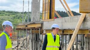 Крум Зарков инспектира строежа на новия затвор в Самораново