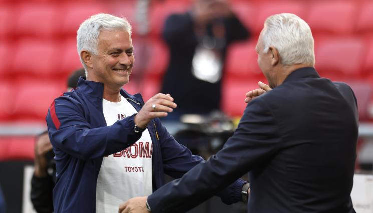 Стоичков Моуриньо - КАТО У ДОМА СИ: Стоичков посреща и изпраща на „Пушкаш Арена“ (ВИДЕО)