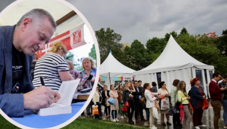 Георги - НА ПАНАИРА НА КНИГАТА: Голяма опашка за автографи от Георги Господинов