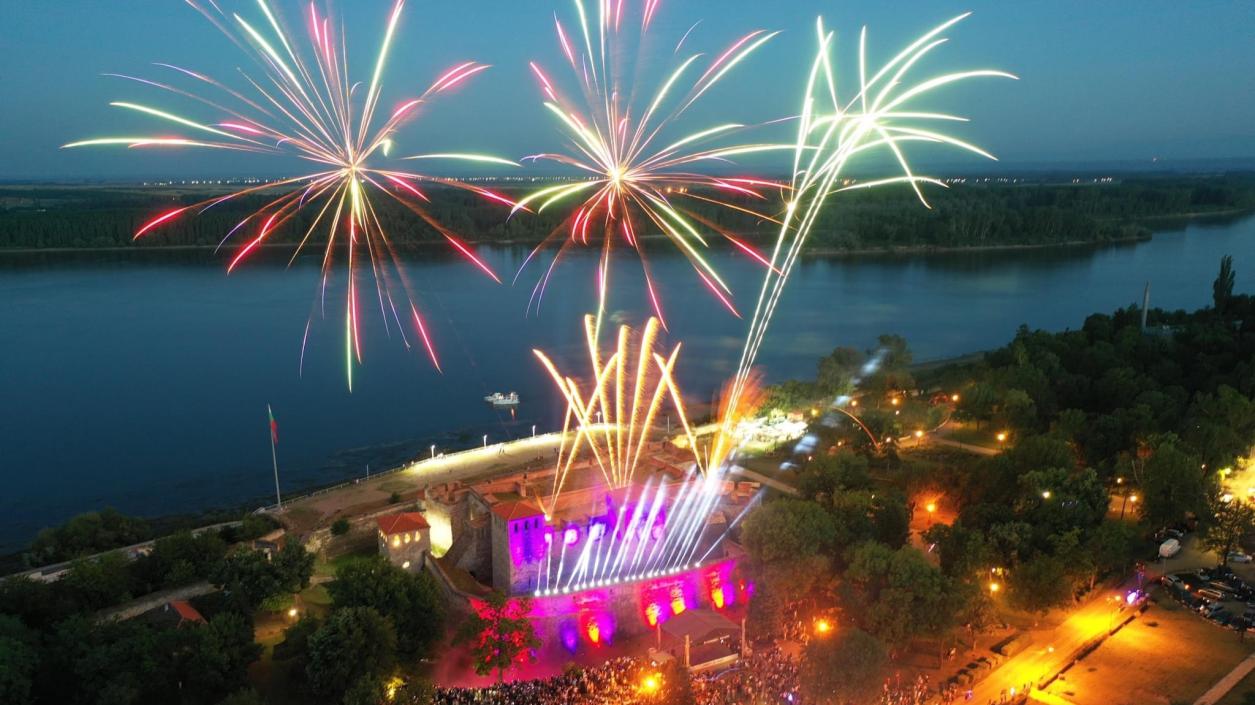 Светлинно шоу и балонена фиеста за Деня на река Дунав