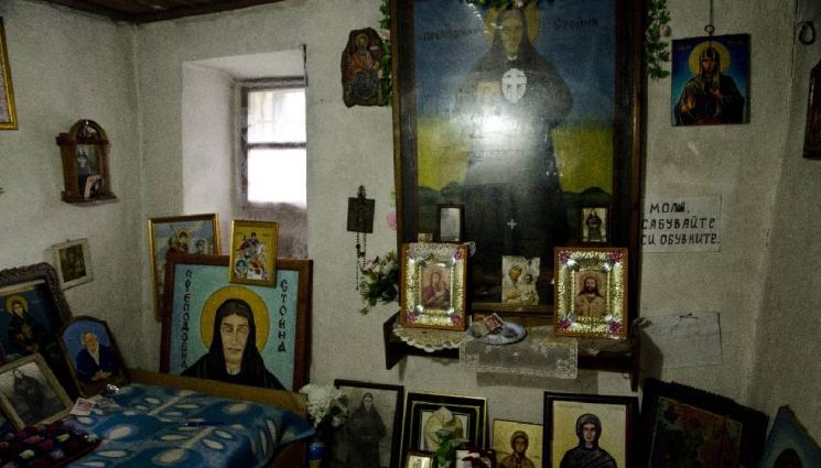 Преподобна Стойна - Преподобна Стойна лекува със силата на Св. Георги в мистериозно място край Мелник (СНИМКИ)