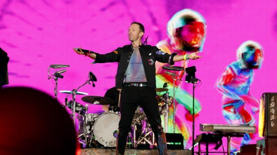 Coldplay споделиха ново видео към песента „Biutyful“