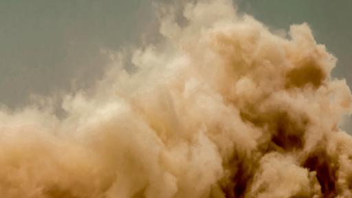 Голяма пясъчна буря връхлетя Суецкия канал, има загинал и ранени (ВИДЕО)