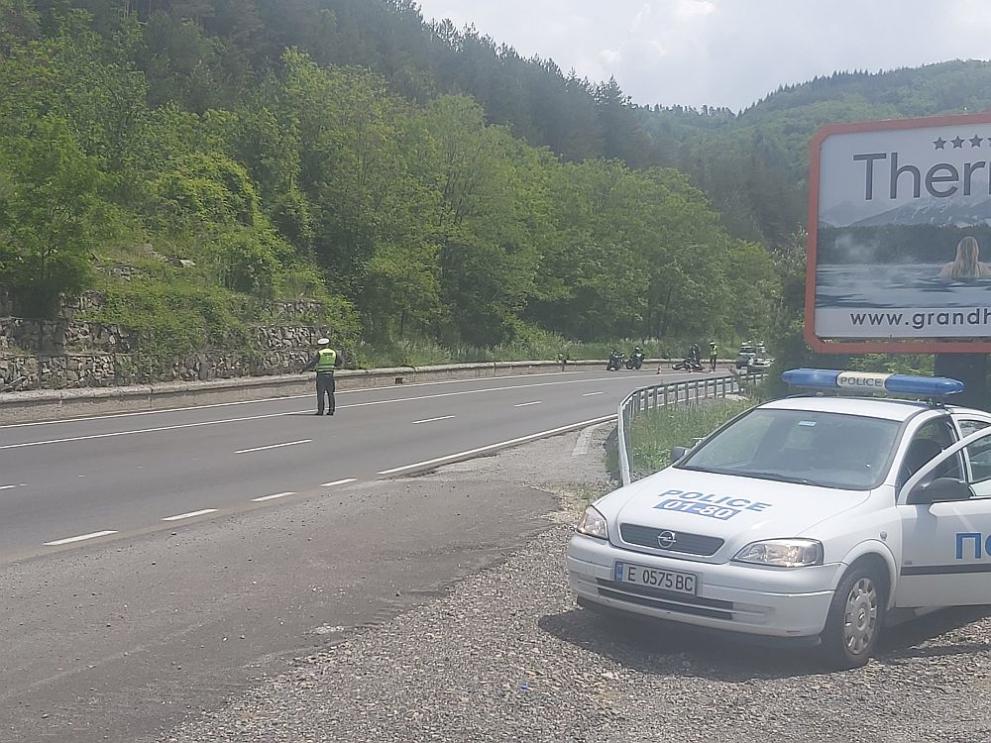 Мотоциклет самокатастрофира на пътя между с. Градево и Разлог. Инцидентът